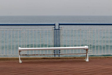 geri kalanı için bir Bank şehir parkında standları 