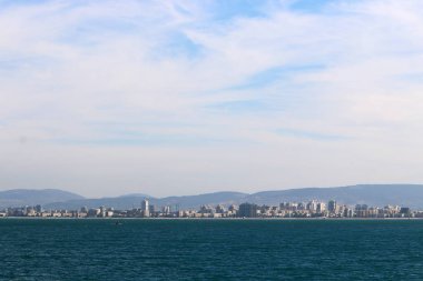 Dünya'nın gökyüzü rengini ve görünümünü bağlıdır günün saati, yıl ve ana hava zaman. 