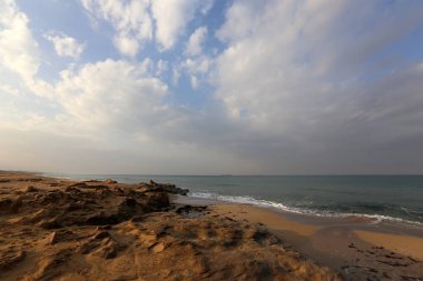 Dünya'nın gökyüzü rengini ve görünümünü bağlıdır günün saati, yıl ve ana hava zaman. 