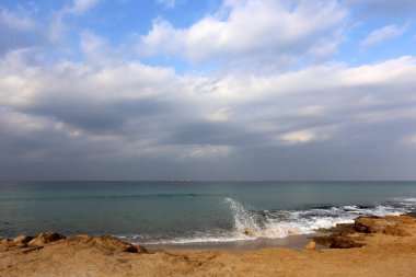 Dünya'nın gökyüzü rengini ve görünümünü bağlıdır günün saati, yıl ve ana hava zaman. 