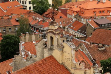 çatı - atmosferik yağış karşı korumak için hizmet vermektedir binanın üst yapısı 