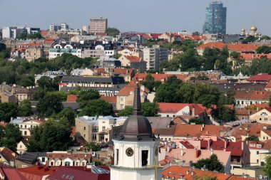 çatı - atmosferik yağış karşı korumak için hizmet vermektedir binanın üst yapısı 