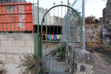 balkonda, Çamaşırhane yıkanmış ve nerede çamaşır makinası? 