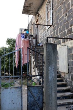 balkonda, Çamaşırhane yıkanmış ve nerede çamaşır makinası? 