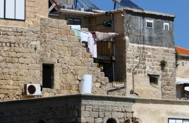 balkonda, Çamaşırhane yıkanmış ve nerede çamaşır makinası? 