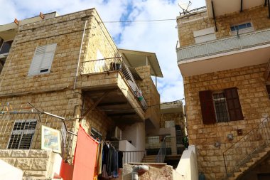 balkonda, Çamaşırhane yıkanmış ve nerede çamaşır makinası? 