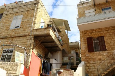 balkonda, Çamaşırhane yıkanmış ve nerede çamaşır makinası? 