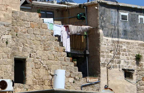 balkonda, Çamaşırhane yıkanmış ve nerede çamaşır makinası? 