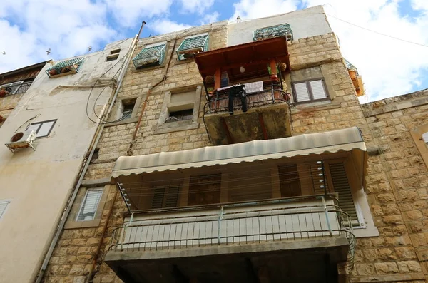 balkonda, Çamaşırhane yıkanmış ve nerede çamaşır makinası? 