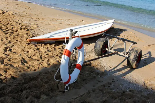 Kayık - kürek seyahat ve spor su üzerinde oynamak için bot 