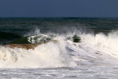 Akdeniz sahil İsrail kapalı güçlü fırtınada 