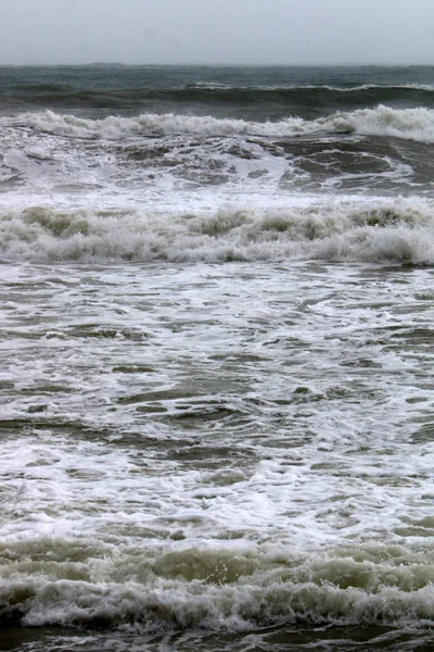 Akdeniz sahil İsrail kapalı güçlü fırtınada 