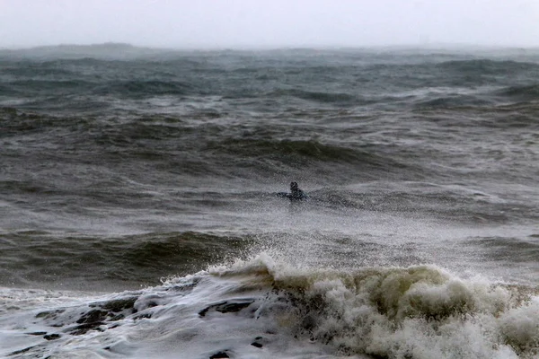 在以色列海岸外海的地中海强风暴 — 图库照片