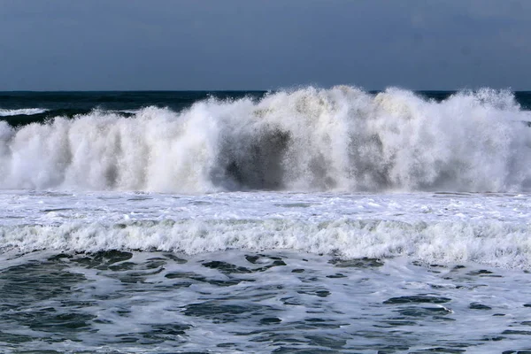 イスラエル沖の地中海で強い嵐 — ストック写真