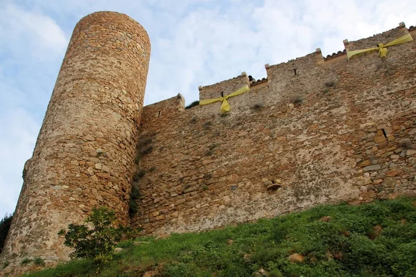 Von Der Alten Festung Ist Noch Eine Mauer Aus Stein — Stockfoto