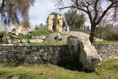 Kuzey İsrail ' Akdeniz'in kıyısında taş yalan 