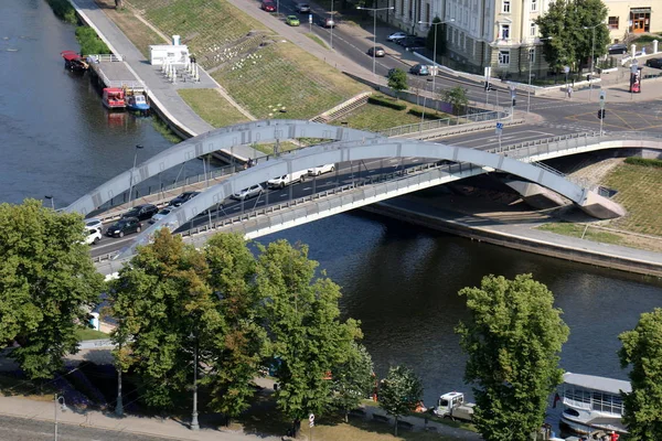 Most Jest Sztuczne Inżynierii Konstrukcji Rozlokowanych Przeszkodę — Zdjęcie stockowe