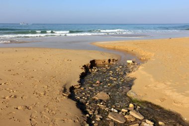 İsrail 'in kuzeyindeki Akdeniz kıyısında. 