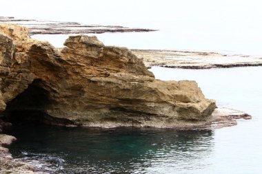 İsrail 'in kuzeyindeki Akdeniz kıyısında. 