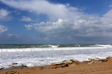 İsrail 'in kuzeyindeki Akdeniz kıyısında. 