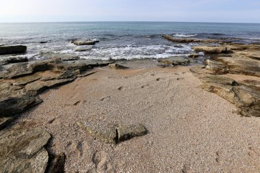 İsrail 'in kuzeyindeki Akdeniz kıyısında. 