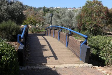 Köprü - bir engel dikilmiş bir yapay yapısı 