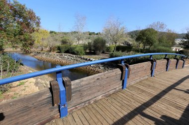 Köprü - bir engel dikilmiş bir yapay yapısı 