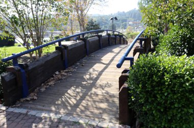 Köprü - bir engel dikilmiş bir yapay yapısı 