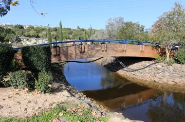 Köprü - bir engel dikilmiş bir yapay yapısı 