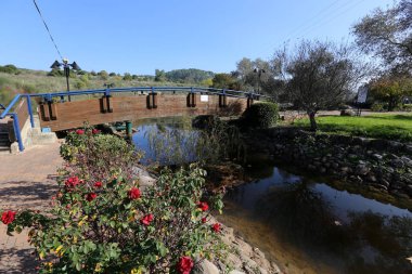 Köprü - bir engel dikilmiş bir yapay yapısı 