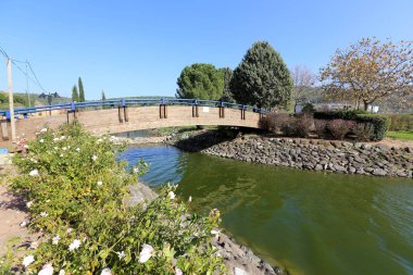 Köprü - bir engel dikilmiş bir yapay yapısı 