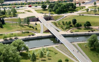 Köprü - bir engel dikilmiş bir yapay yapısı 