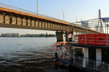 Köprü - bir engel dikilmiş bir yapay yapısı 