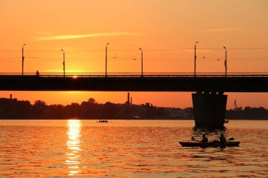 Köprü - bir engel dikilmiş bir yapay yapısı 
