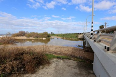 Köprü - bir engel dikilmiş bir yapay yapısı 