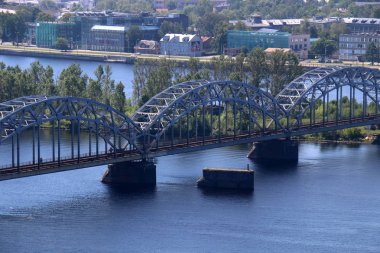Köprü - bir engel dikilmiş bir yapay yapısı 