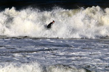 İsrail'in Kuzey Akdeniz'de sörf - ışık özel bir dalga sürme Komiteleri 