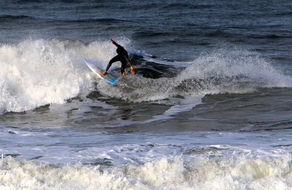 Surfe Cavalgando Uma Onda Placas Luz Especiais Mar Mediterrâneo Norte — Fotografia de Stock