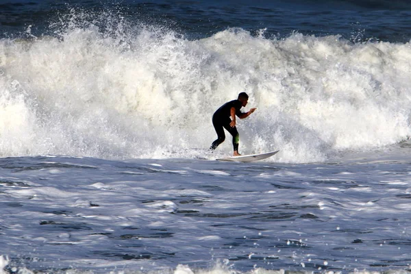 Surf Montar Una Ola Tablas Ligeras Especiales Mar Mediterráneo Norte — Foto de Stock