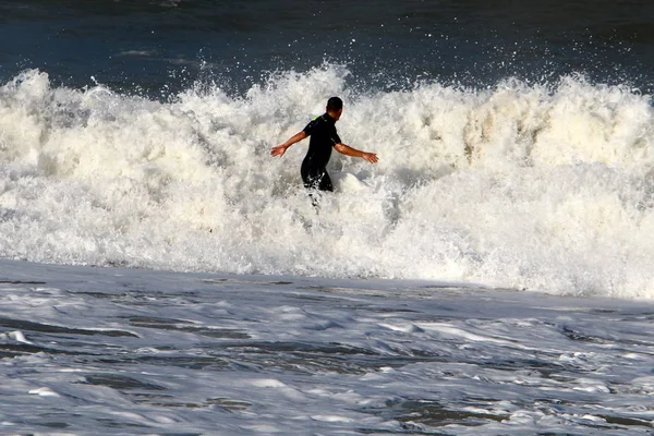 Surf Montar Una Ola Tablas Ligeras Especiales Mar Mediterráneo Norte — Foto de Stock