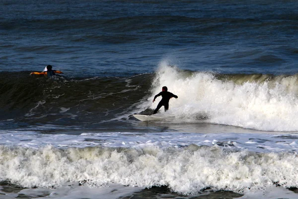 Surfe Cavalgando Uma Onda Placas Luz Especiais Mar Mediterrâneo Norte — Fotografia de Stock