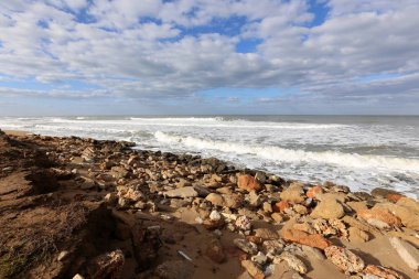 İsrail 'in kuzeyindeki Akdeniz kıyısında. 