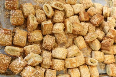 deposunda bulunan sayaç fırın ürünleri satılan vardır