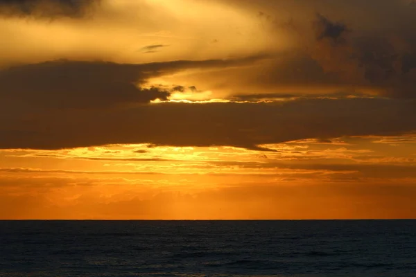 Ήλιος Δύει Πάνω Από Τον Ορίζοντα Για Μεσόγειο Θάλασσα Στο — Φωτογραφία Αρχείου