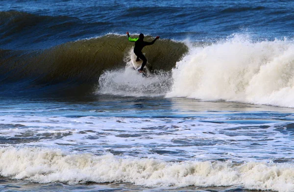 Surf Montando Atletas Uma Onda Tábuas Leves Especiais — Fotografia de Stock
