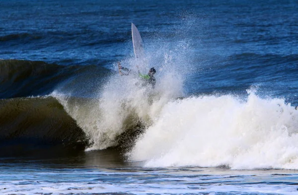 Surf Montar Atletas Una Ola Tablas Ligeras Especiales —  Fotos de Stock