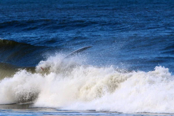 Surf Montando Atletas Uma Onda Tábuas Leves Especiais — Fotografia de Stock