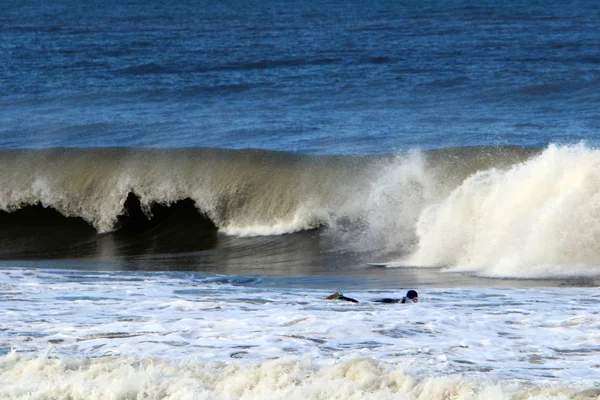 Surf Montando Atletas Uma Onda Tábuas Leves Especiais — Fotografia de Stock