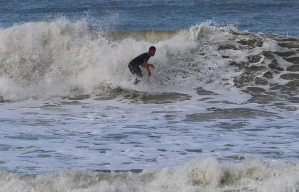 Surf Montando Atletas Uma Onda Tábuas Leves Especiais — Fotografia de Stock