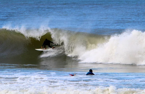 Surfing Ιππασία Αθλητές Ένα Κύμα Ειδικό Φως Πίνακες — Φωτογραφία Αρχείου